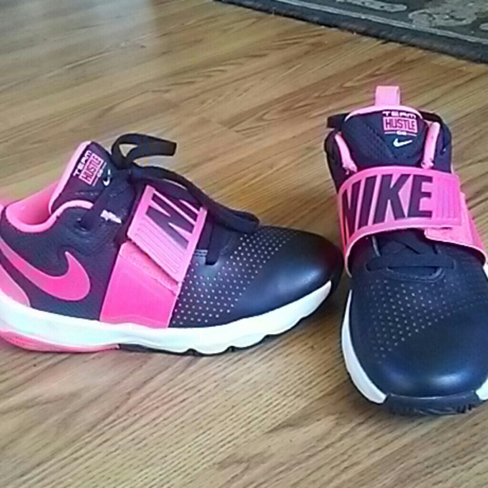 Girls Nike's Only worn 1 season